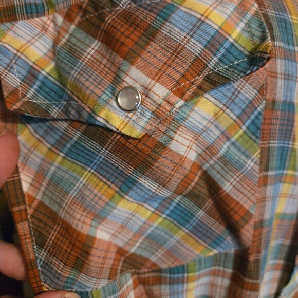 Last Chance! VINTAGE - JC Penny plaid cotton snap-up shirt - Picture 8 of 10